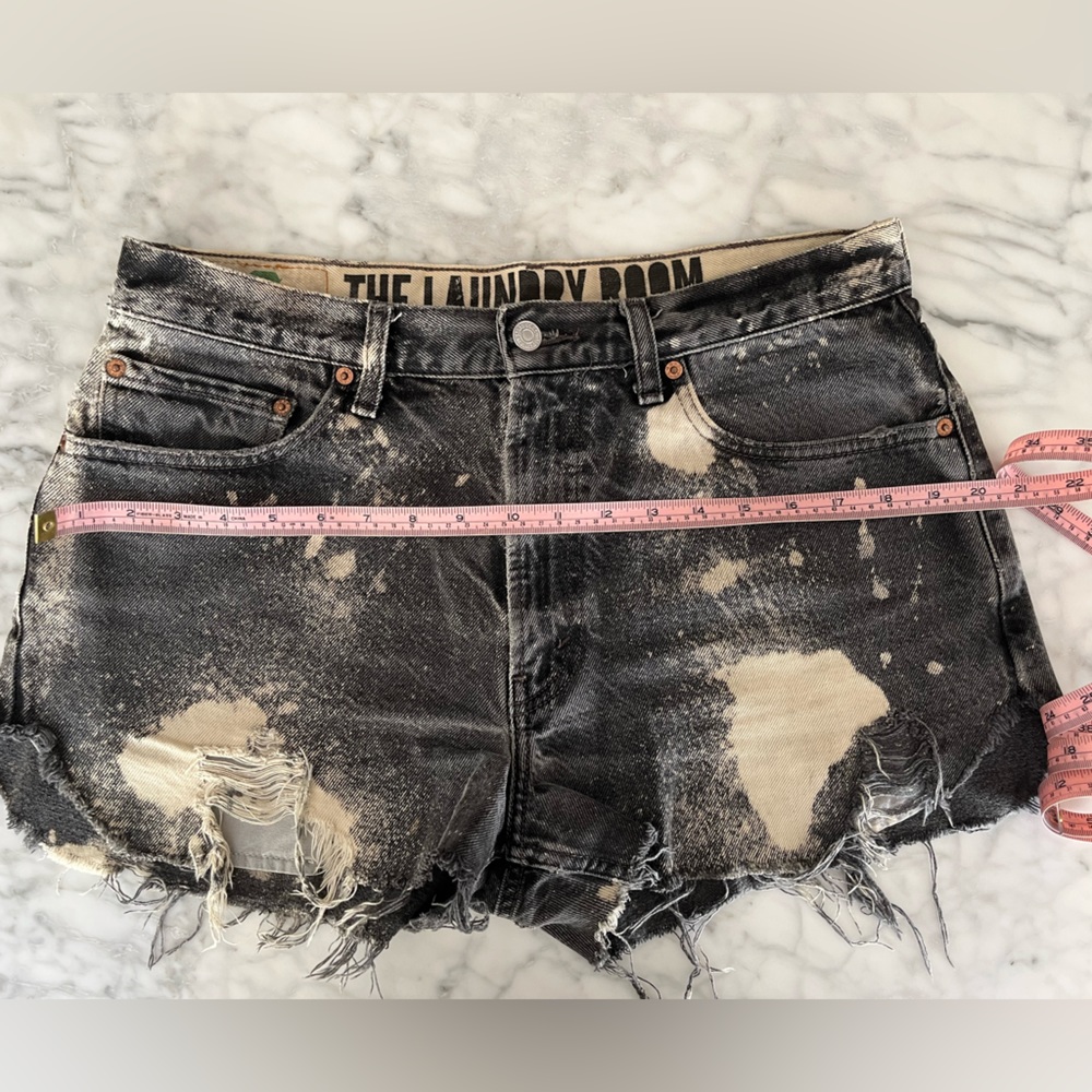 Levi’s 550s Cut Off Shorts - Picture 5 of 6